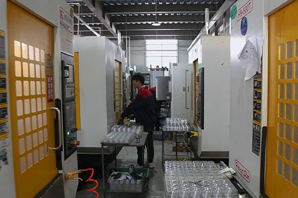 CNC-Drilling-And-Tapping-Center-Hanryk-1